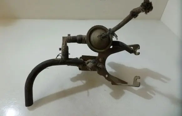 Audi 80 90 B3 Valve vacuum 835133517