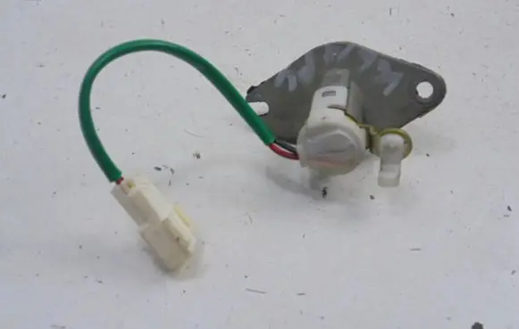 Chevrolet Epica Front door lock (next to the handle) 