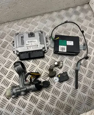 Hyundai Tucson JM Engine ECU kit and lock set 3911327295 0281013422
