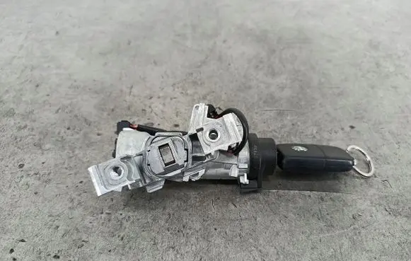Skoda Octavia Mk2 (1Z) Ignition lock 