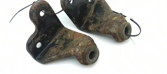 Radiator mount bracket