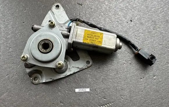 Nissan Patrol Y60 Rear door window regulator motor 8273106J05