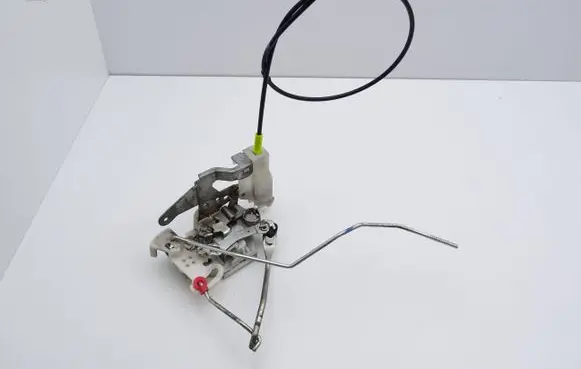 Peugeot 107 Rear door lock 
