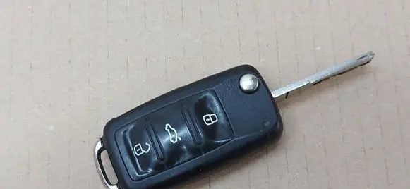 Volkswagen Golf VI Ignition key/card 5K0837202Q