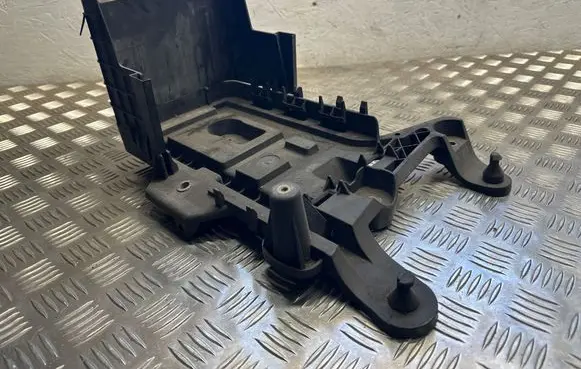 Volkswagen PASSAT B6 Battery tray 1K0915333 1K0915333C