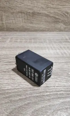 Volkswagen Golf III Other relay 357906121 117