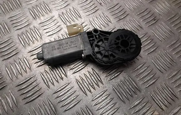 Volkswagen Touareg III Seat adjustment motor 5QF959761A