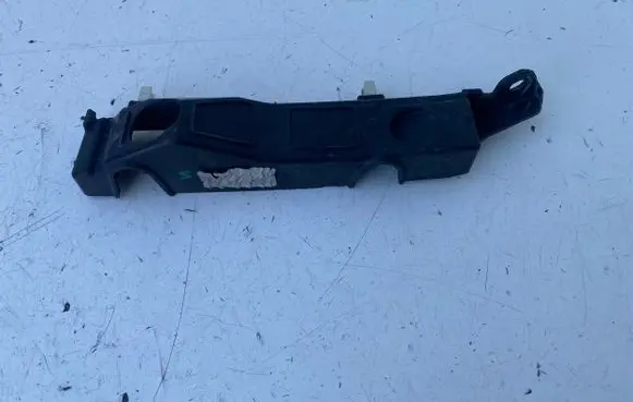 Front bumper mounting bracket
