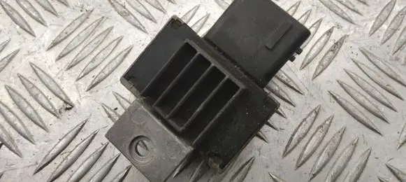Nissan Qashqai Glow plug pre-heat relay 9640469680A