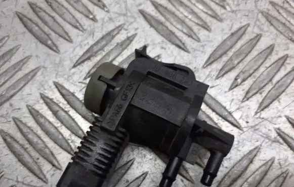 Volkswagen Golf IV Valve vacuum 1J0906283C