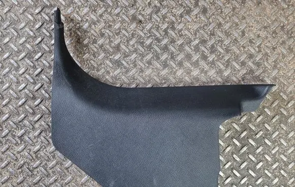 Front sill trim cover