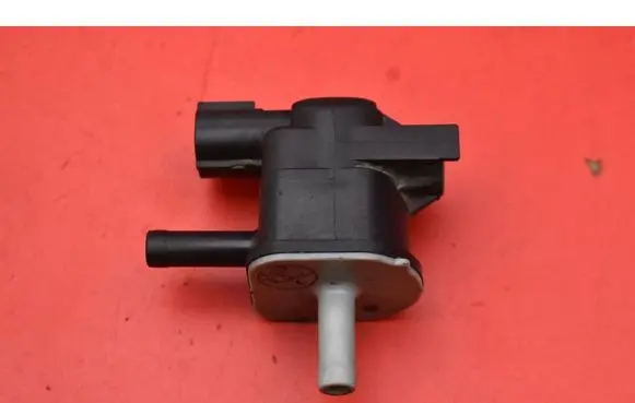 Toyota Yaris Vacuum valve 90910TC002