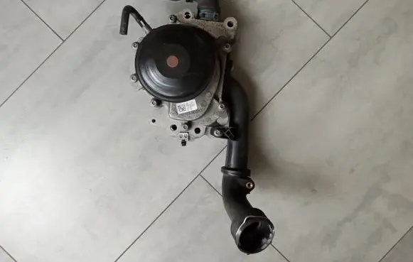 Mercedes-Benz E W212 Water pump 013046804KT 013046804 A6512000200