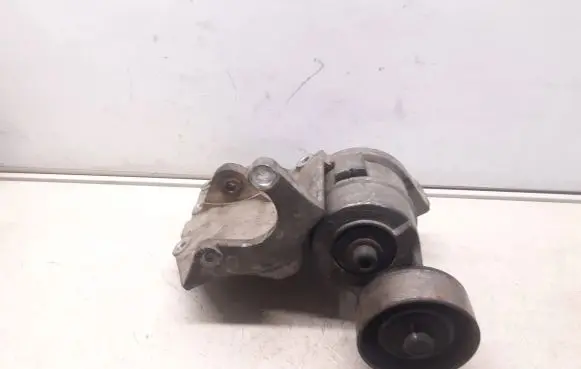 Mercedes-Benz C W204 Generator/alternator bracket 