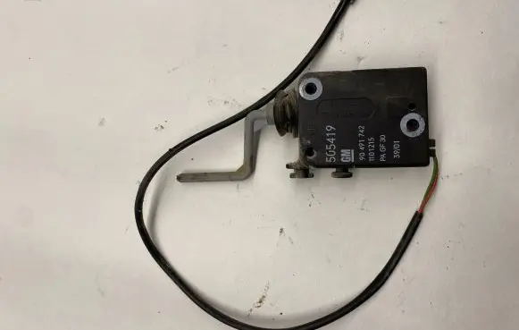 Fuel tank cap lock motor