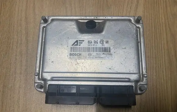 Volkswagen Sharan Engine control unit/module 06A906032AH 0261206599