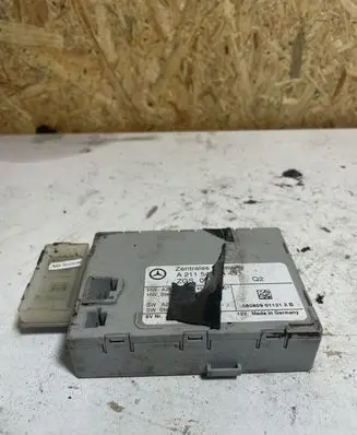 Mercedes-Benz E W211 Gateway control module A2115407445 2115407445