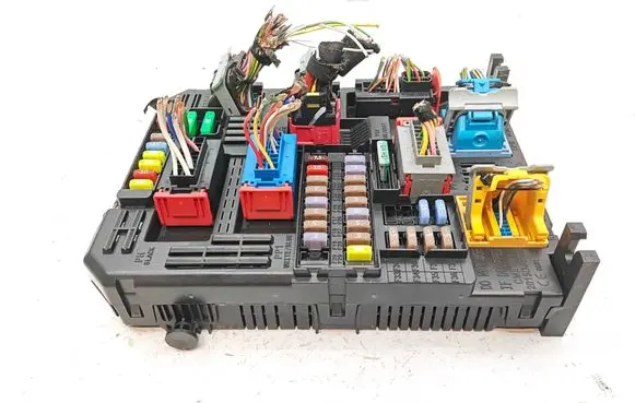 Opel Corsa F Fuse box set 9832880280 2362060073 28709099