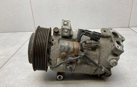 Nissan X-Trail T32 Air conditioning (A/C) compressor (pump) 926004CA1A