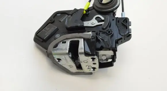 Lexus ES 250 - 300 - 330 Rear door lock 51228015