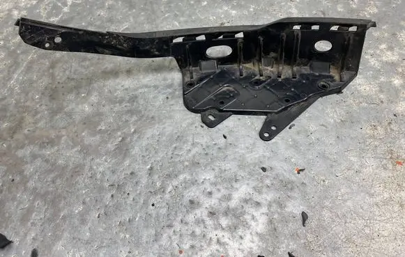 Front bumper mounting bracket