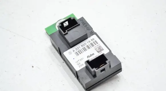 Mercedes-Benz S W221 Aerial antenna amplifier A2218201889 12415000 12T201