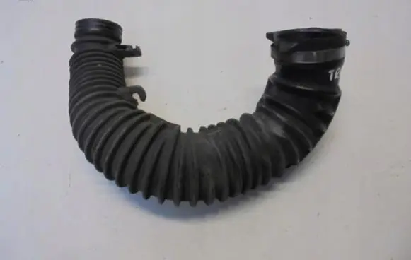 Opel Vivaro Air intake hose/pipe