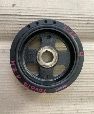 Toyota Auris E180 Crankshaft pulley 819A04