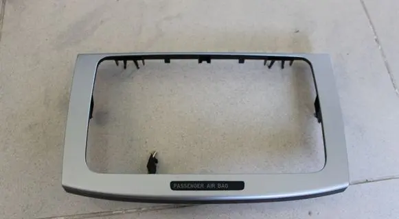 Radio/GPS head unit trim