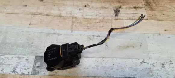 Ford Focus C-MAX Air flap motor/actuator 3M5H19E616AB 3M5H19E616