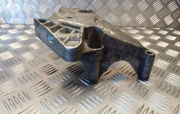 Skoda Octavia Mk2 (1Z) Engine mounting bracket 03G199207A