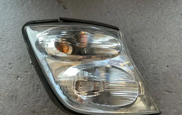 Nissan Patrol Y61 Front indicator light 26124VC200