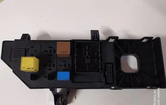 Opel Vectra C Fuse module 13181983 13168781 5575