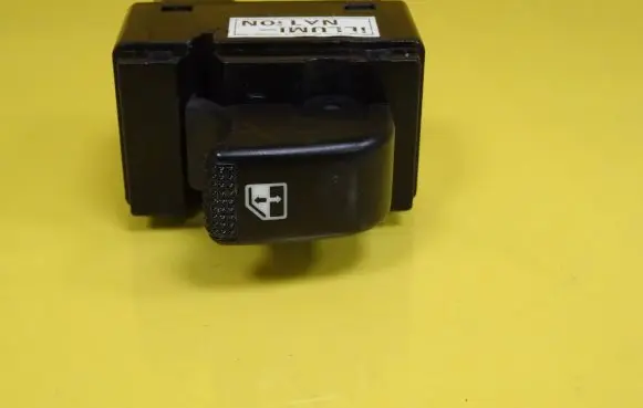KIA Carens I Electric window control switch 4735101000