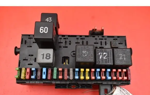 Volkswagen Golf III Fuse box set 171941813D
