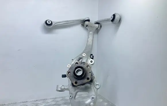 Audi A4 S4 B9 Front wheel hub 8W0407559 8W0407241F