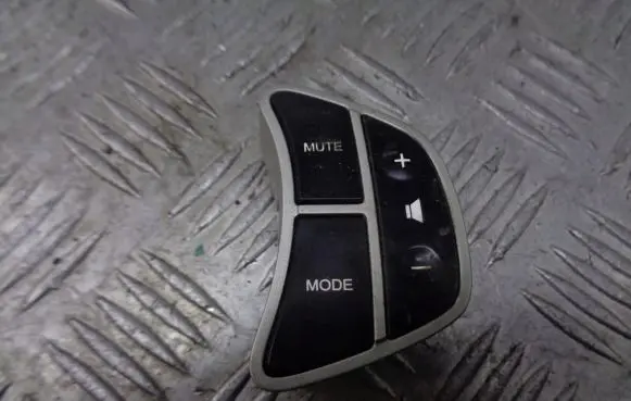 KIA Ceed Steering wheel buttons/switches 