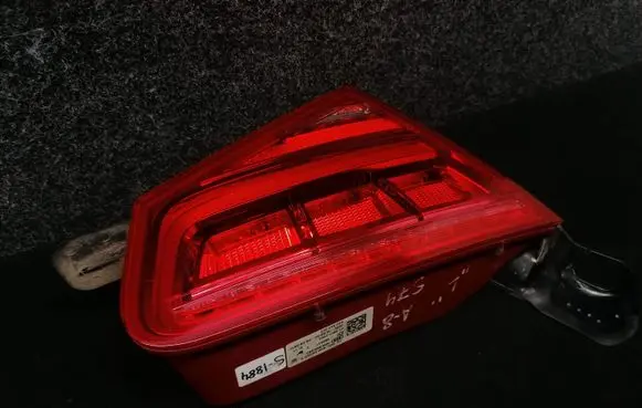 Audi A8 S8 D4 4H Tailgate rear/tail lights 4H0945093
