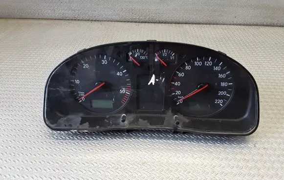 Volkswagen PASSAT B5 Speedometer (instrument cluster) 110008793