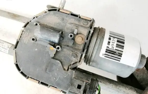 Skoda Octavia Mk2 (1Z) Wiper motor 1z1955119a 0390241754