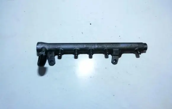 Audi A1 Fuel main line pipe r03l125a