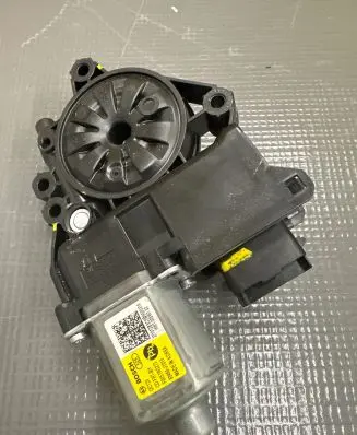 KIA Ceed Front door window regulator motor 82460J7010 291012B3C0 F00S1W2273