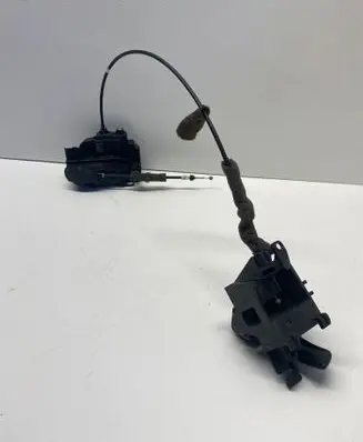 Nissan Navara D40 Front door lock