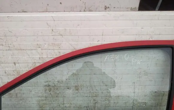 Renault Twingo II Front door window glass four-door