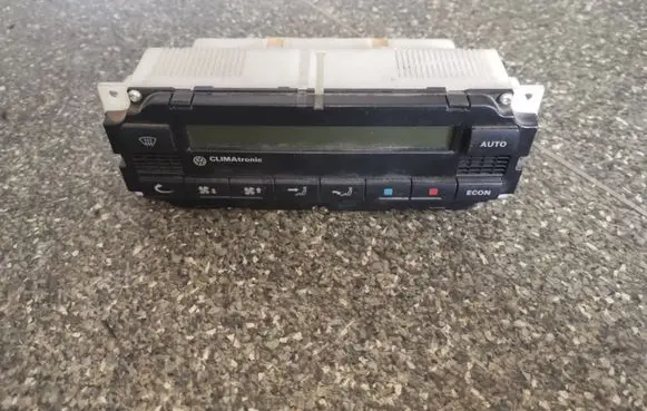 Volkswagen PASSAT B5 Climate control unit 3B1907044A