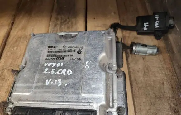 Chrysler Voyager Engine control unit/module P04727665AB 0281011064