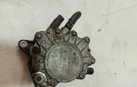 Volkswagen PASSAT B6 Vacuum pump 03G145209C