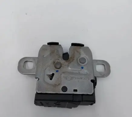 Loading door lock