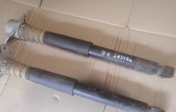 Volkswagen PASSAT B6 Rear shock absorber/damper