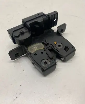 Nissan Qashqai Tailgate/trunk/boot lock/catch/latch 90502EY12D